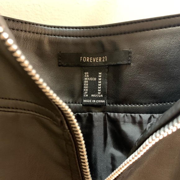 Forever21 black pleather skirt with front zip - Picture 2 of 3